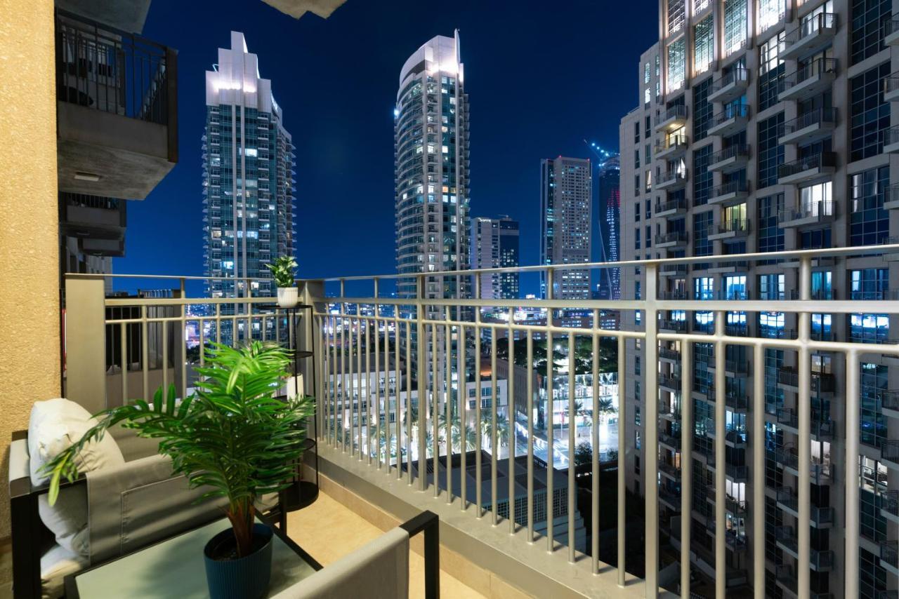 Апартаменты Burj Khalifa Views / 5 Min Walk From Mall / Opera / Upgraded / Designer Choice / 8 People / The Location Дубай