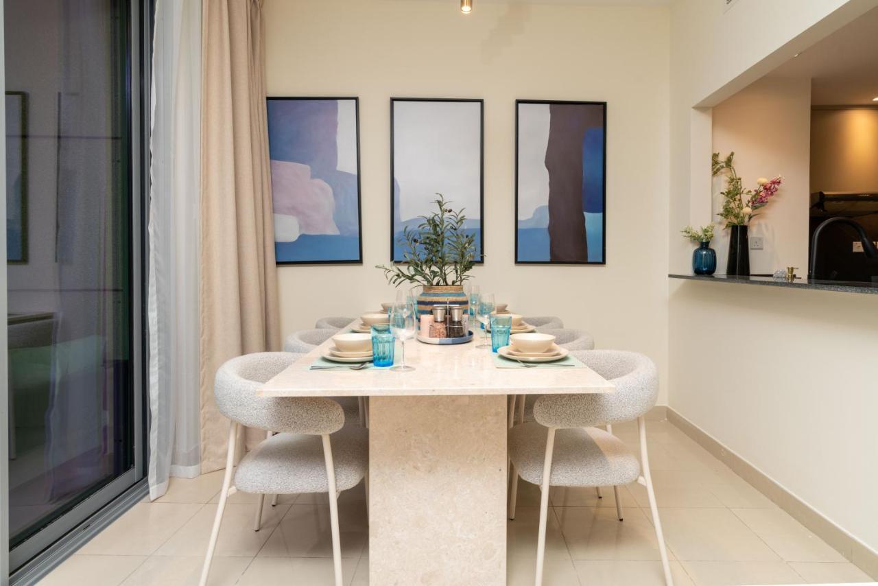 Апартаменты Burj Khalifa Views / 5 Min Walk From Mall / Opera / Upgraded / Designer Choice / 8 People / The Location Дубай