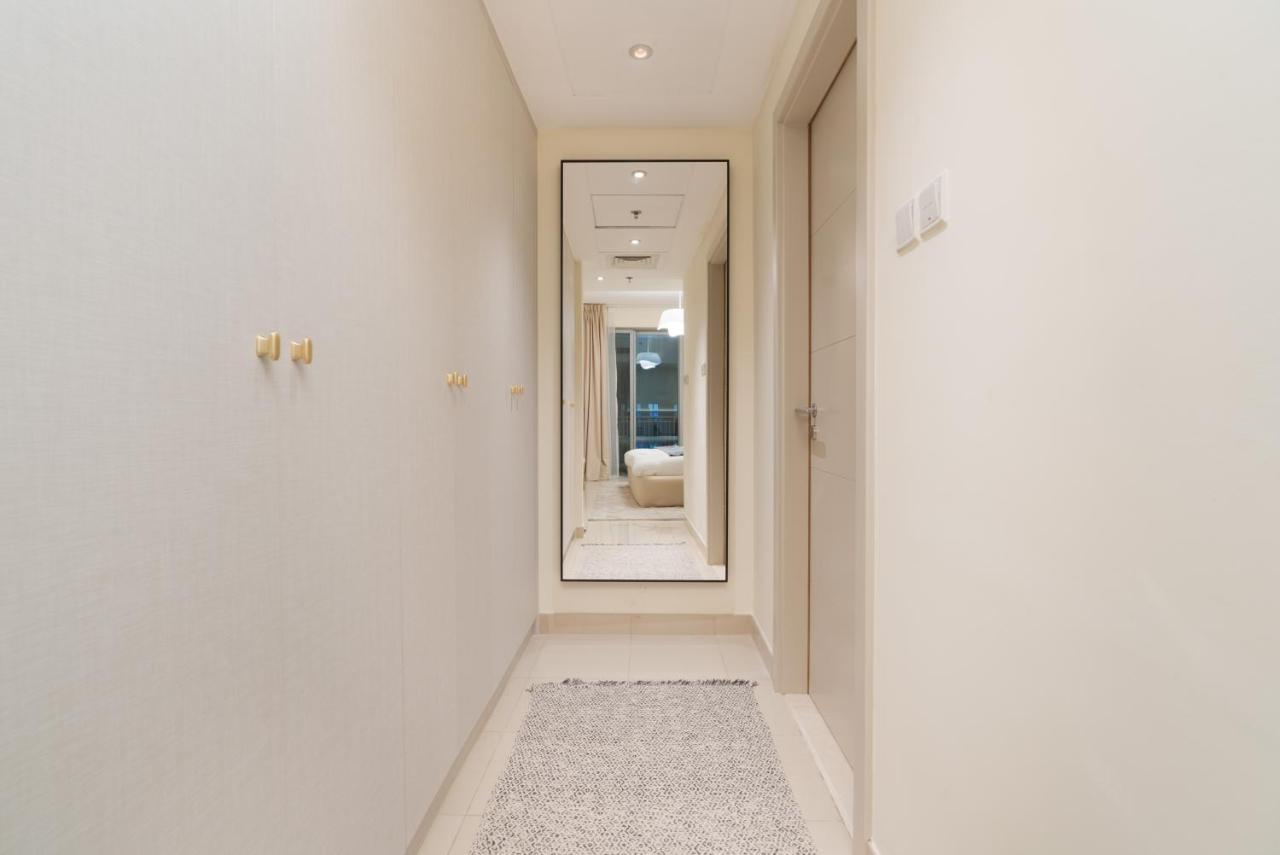 Burj Khalifa Views / 5 Min Walk From Mall / Opera / Upgraded / Designer Choice / 8 People / The Location Апартаменты Дубай