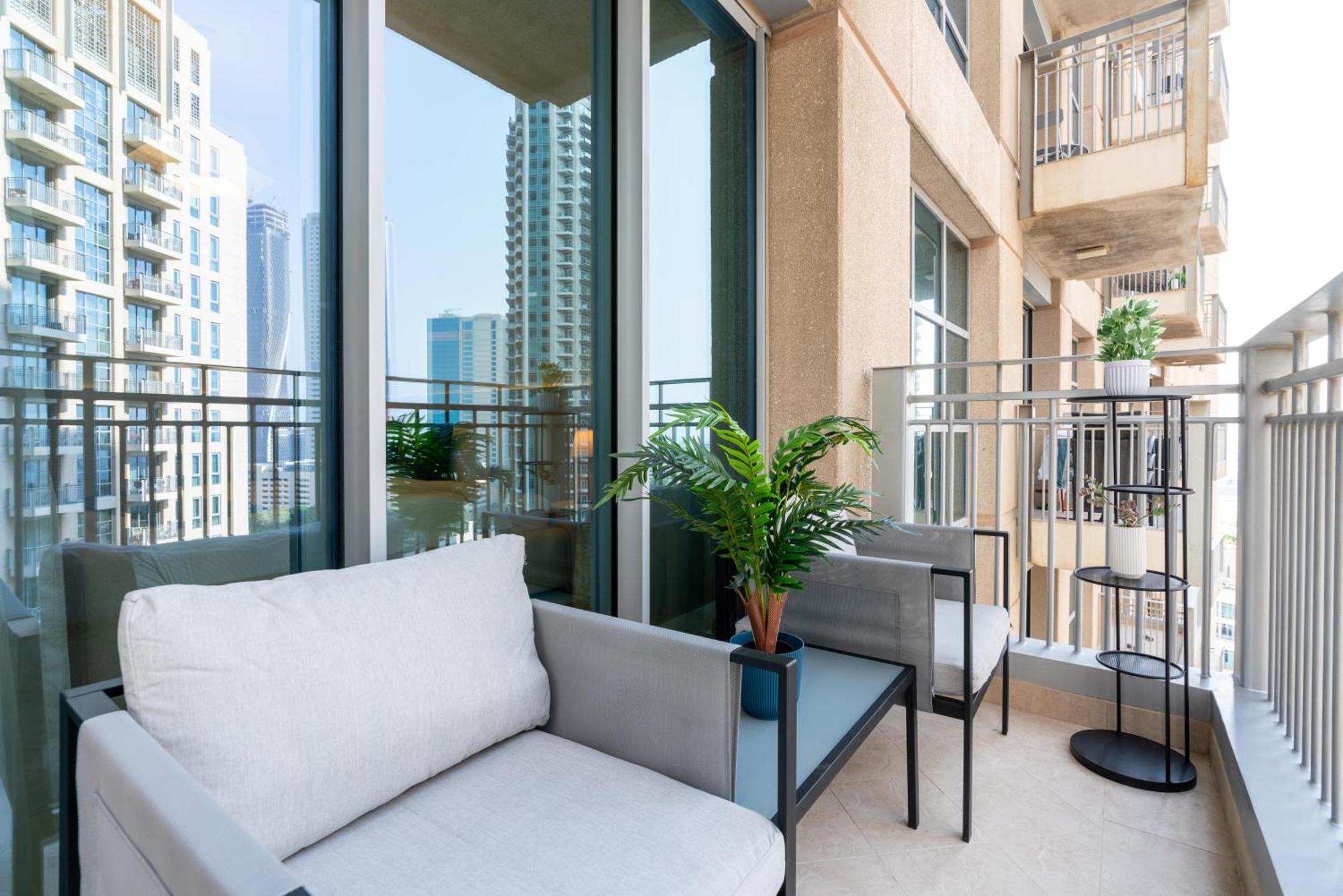 Burj Khalifa Views / 5 Min Walk From Mall / Opera / Upgraded / Designer Choice / 8 People / The Location Апартаменты *